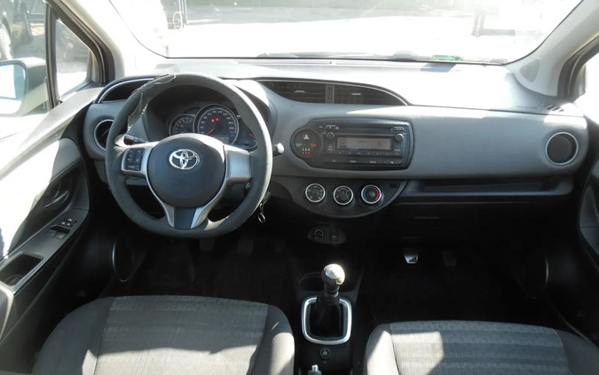 Toyota Yaris cena 12900 przebieg: 411000, rok produkcji 2016 z Głuszyca małe 277